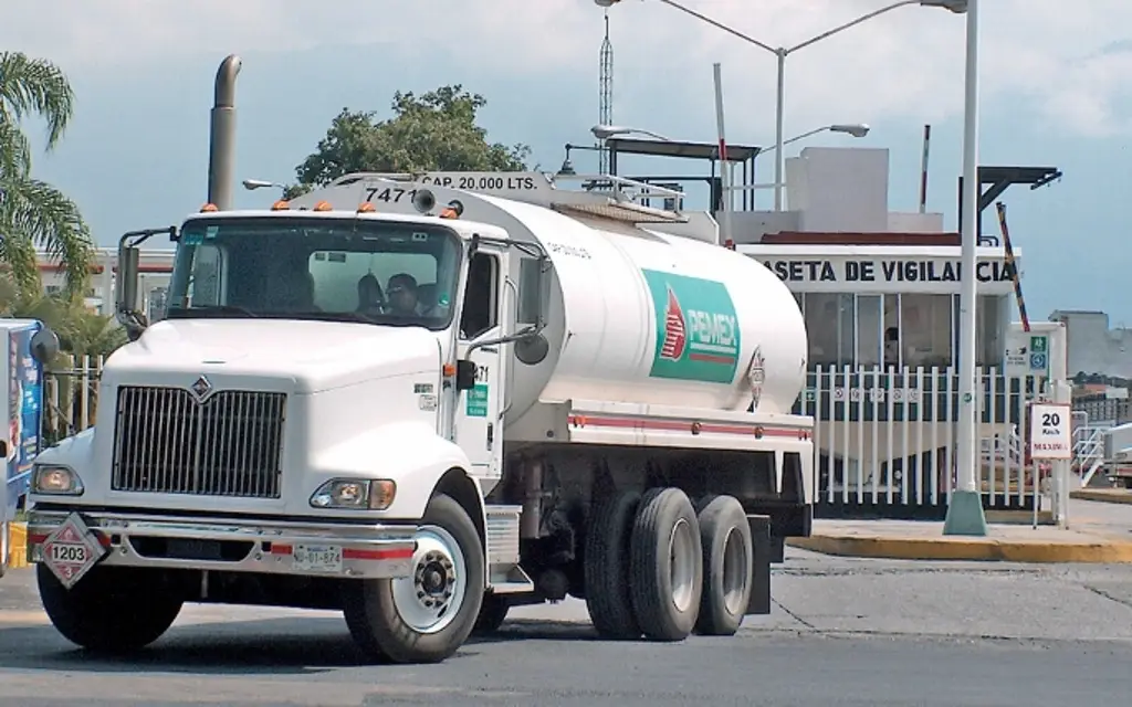 Imagen PEMEX revela razón del desabasto de combustible en CDMX y ordena mandar más pipas