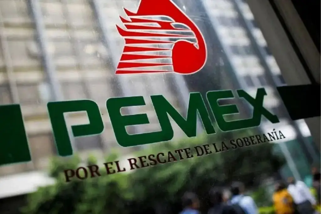 Imagen Hay un exfuncionario de Pemex prófugo de la justicia por sobornos: Sheinbaum 