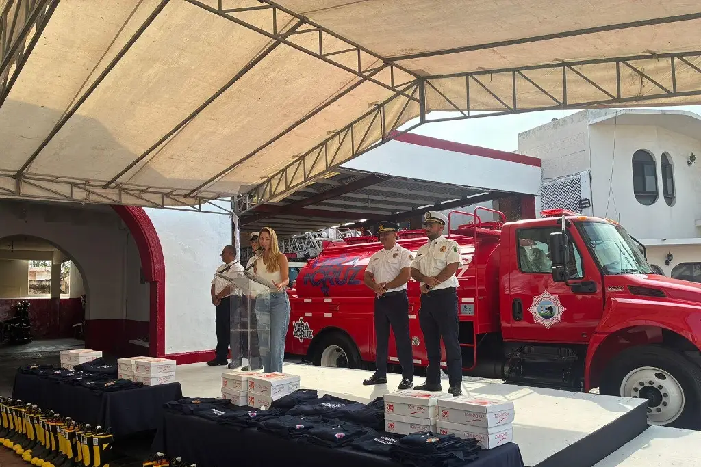 Imagen Bomberos de Veracruz cuenta con una nueva unidad para atender los incendios 