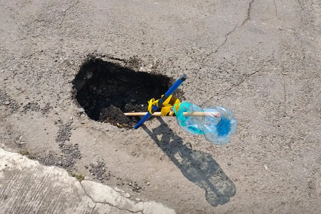 Imagen Reportan socavón en calles del centro de Veracruz 