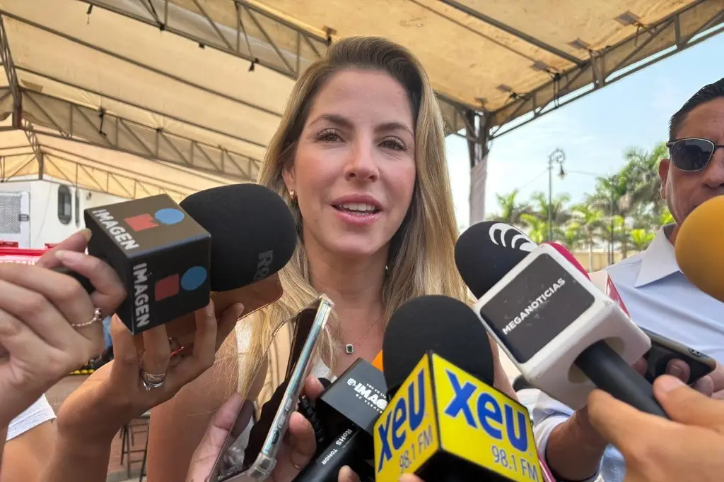 Imagen Invitan a tomar un lechero y comer un pan en el Zócalo de la ciudad de Veracruz  