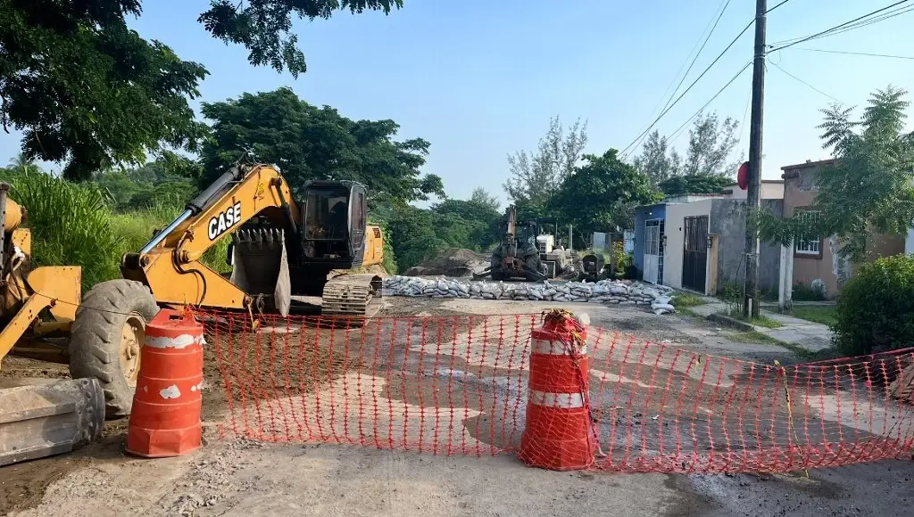 Imagen Continúa la obra para reparar el deslave en Lomas de Río Medio III