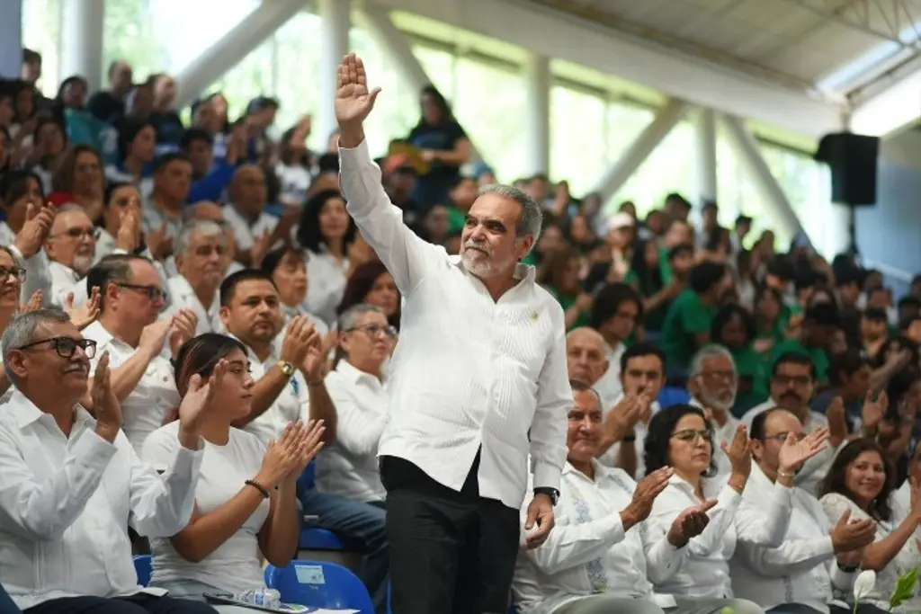 Imagen Dan bienvenida a más de 18 mil estudiantes del ciclo escolar 2025-2026 UV