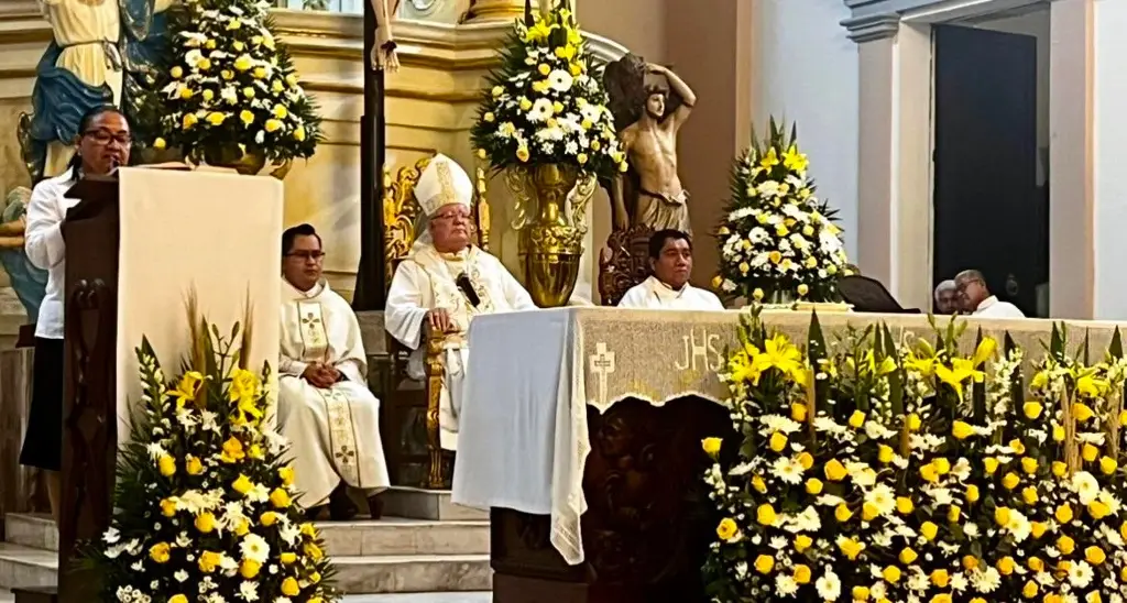 Imagen Con mariachi celebran a la virgen de la Asunción en la catedral De Veracruz 
