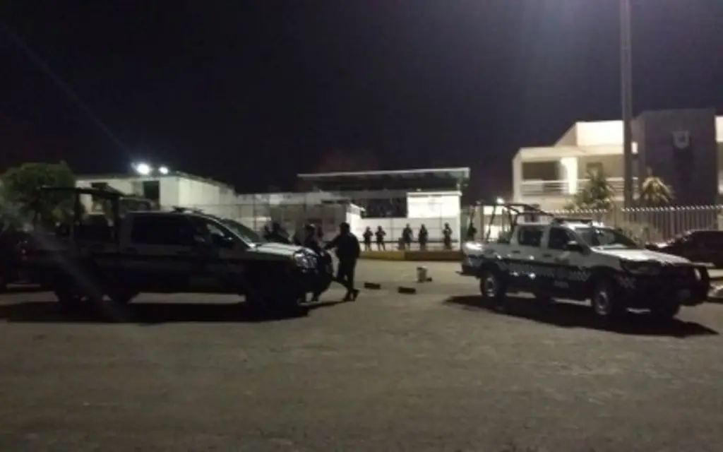 Imagen Autoridades estatales y federales revisan penales de Zongolica y Amatlán