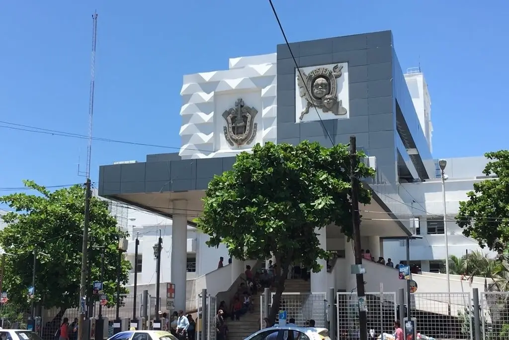 Imagen Destituyen a director y administradora del Hospital de Alta Especialidad de Veracruz