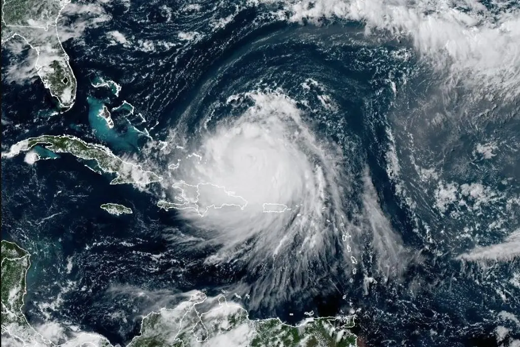 Imagen Huracán Erin baja a categoría 3 y continúa su trayectoria hacia Estados Unidos