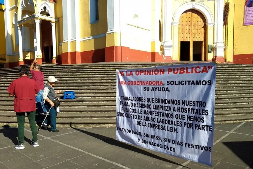 Imagen Trabajadores de limpieza de hospitales en Veracruz denuncian falta de pagos