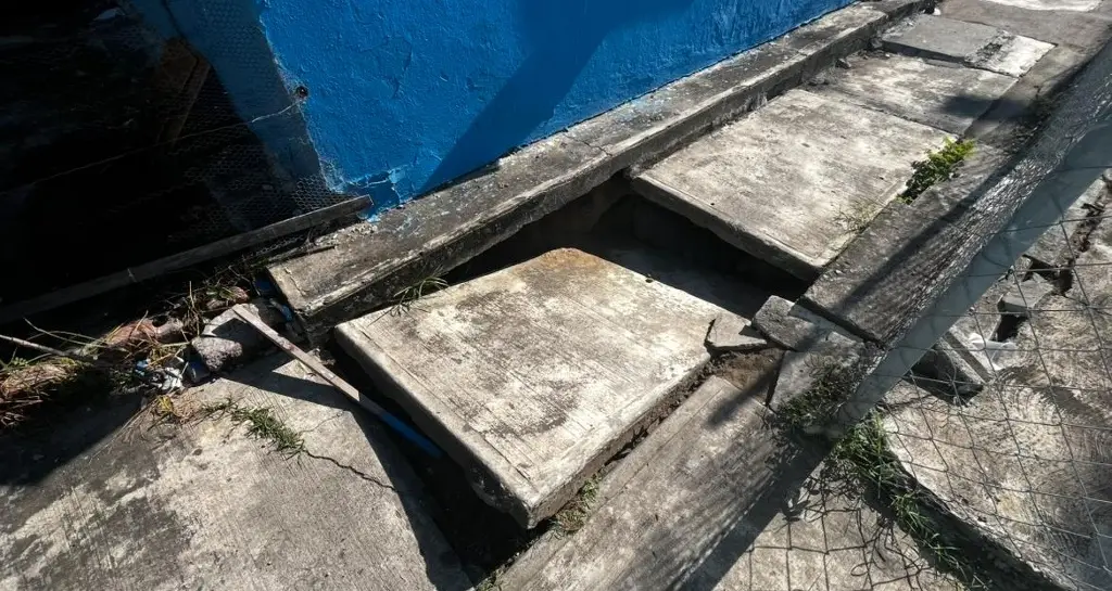 Imagen Vecinos de El Coyol temen por socavón pegado a su vivienda en Veracruz 