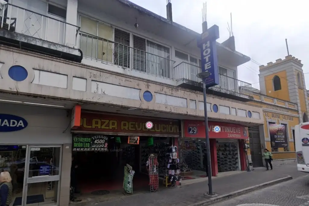 Imagen Encuentran hombre sin vida dentro de hotel del Pasaje Revolución en el centro de Xalapa