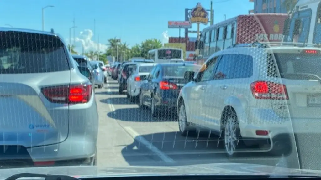 Imagen Se registra caos vial en bulevar Miguel Alemán de Boca del Río 