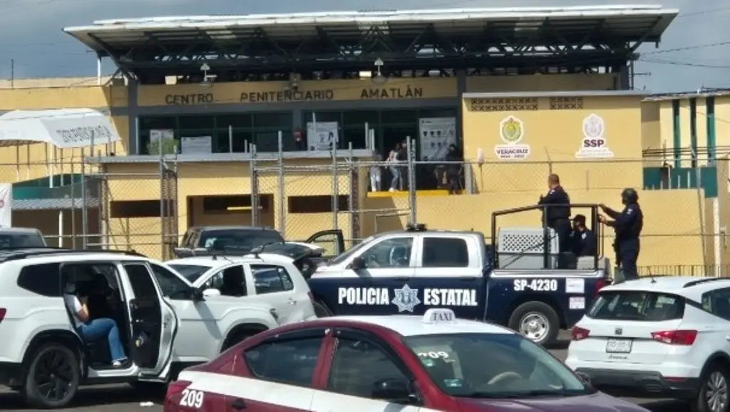 Imagen Fuerzas federales realizan revisión en penal de Amatlán, Veracruz; esto aseguraron