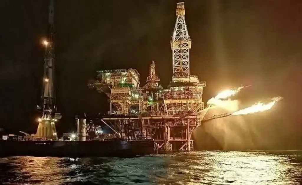 Imagen Pemex denuncia robo de equipos de plataforma en Sonda de Campeche