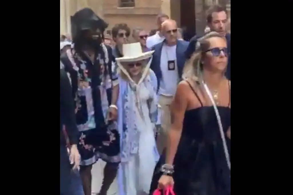 Imagen Impresiona Madonna al llegar a Siena para celebrar cumpleaños (+Video)