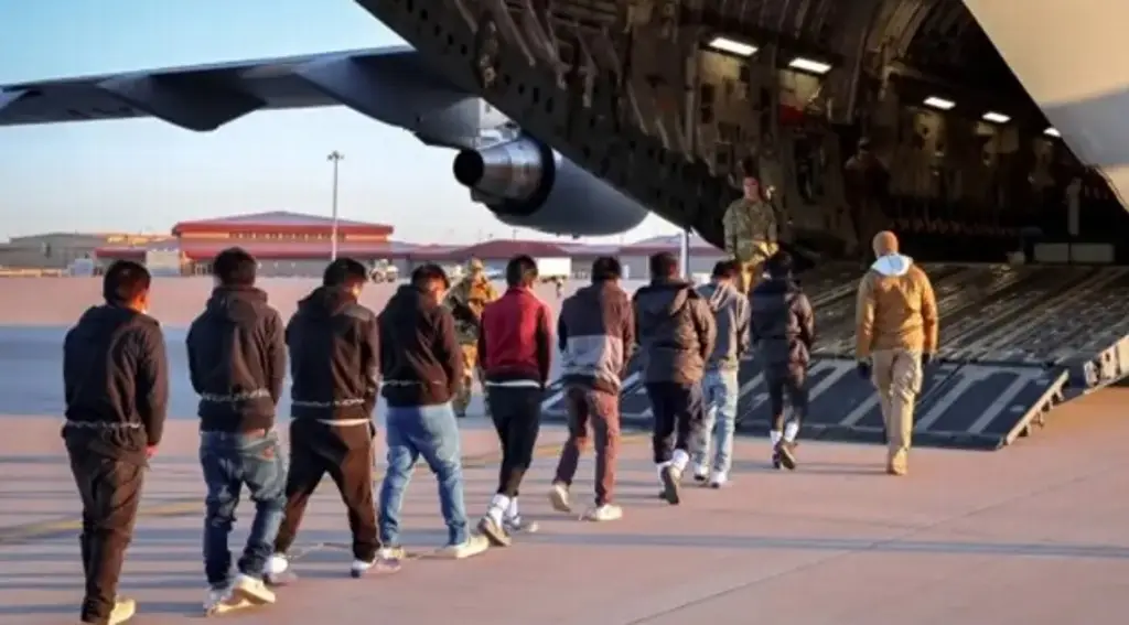 Imagen Agentes detienen a decenas de migrantes en Pensilvania, EU; hay mexicanos entre ellos 