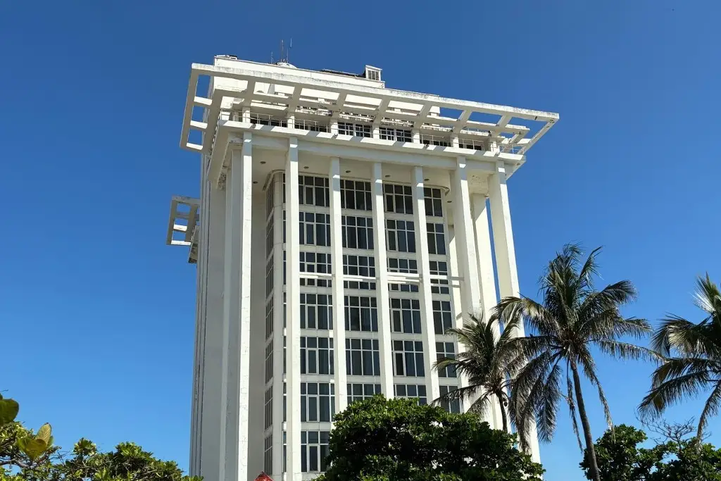 Imagen Familia del arquitecto que construyó la ex torre de Pemex en Veracruz pide proteger el edificio
