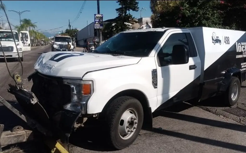 Imagen Choque entre camioneta de valores y patrulla municipal deja tres heridos en Córdoba
