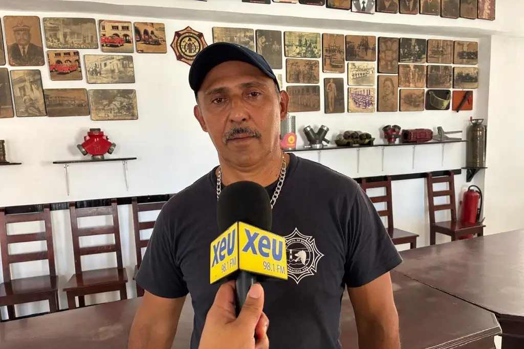 Imagen Me tocó ver a 2 niños atrapados en un incendio: Orbil Sandiel lleva casi 30 años de bombero en Veracruz