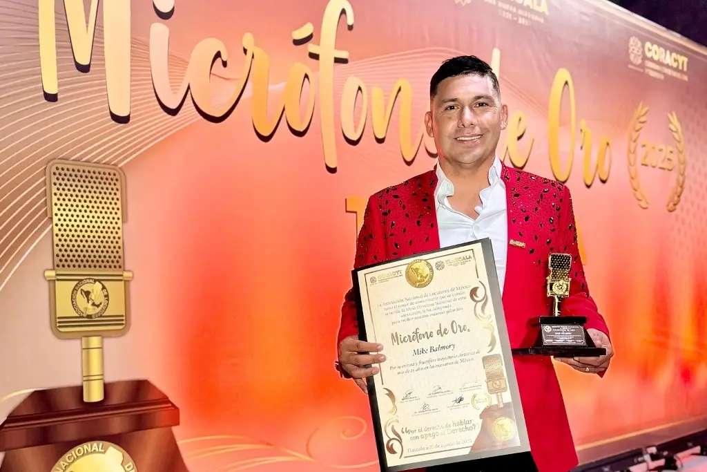 Imagen Entregan Micrófono de Oro al veracruzano Mike Balmory (+fotos)