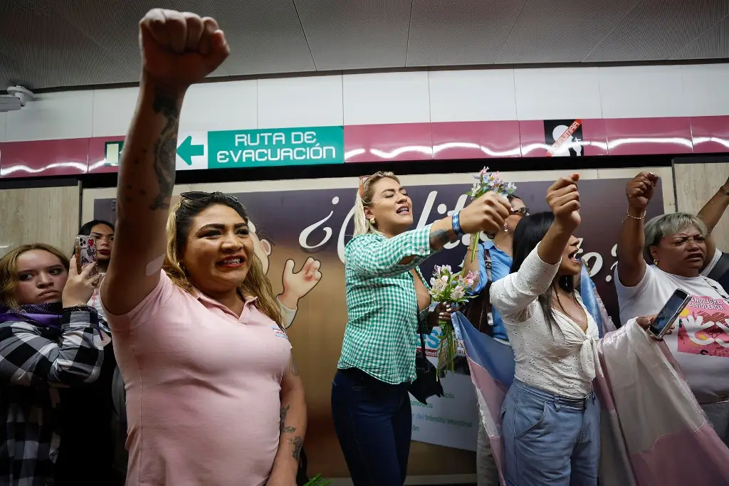 Imagen 'No somos un peligro': personas trans se manifiestan en metro de CDMX