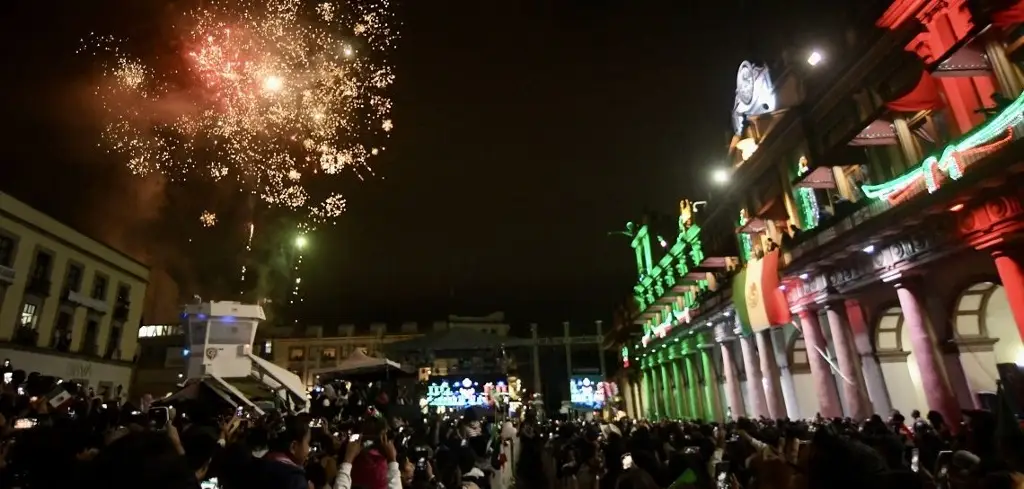 Imagen La Arrolladora Banda El Limón en la ceremonia del Grito de Independencia en Xalapa