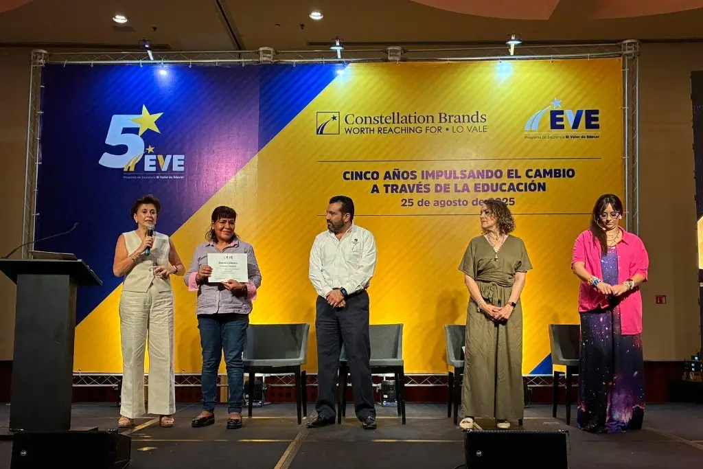 Imagen Constellation Brands realiza su cuarta entrega de apoyos a estudiantes veracruzanos