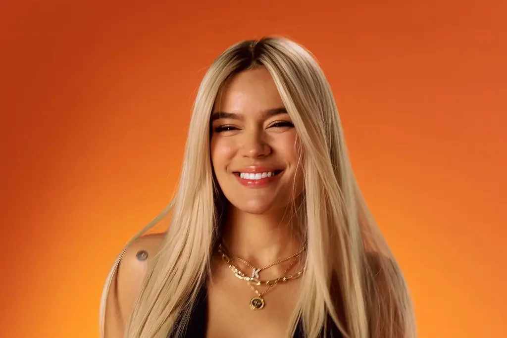 Imagen Karol G, primera estrella invitada latina en el cabaré Crazy Horse de París