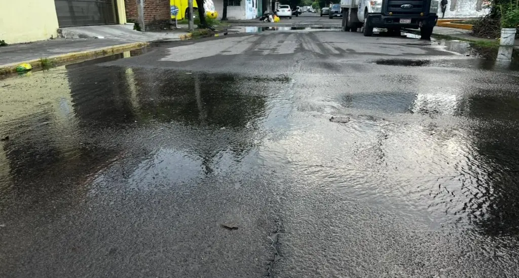 Imagen Reportan fuga de agua potable en colonia de Veracruz 