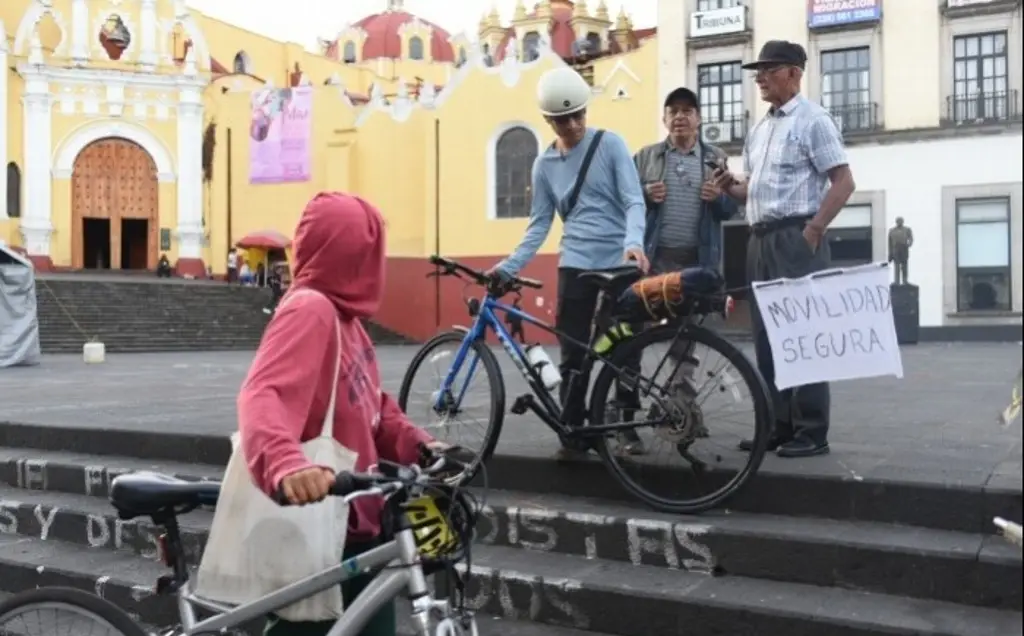 Imagen Ciclistas y peatones exigen seguridad vial en Xalapa, Veracruz 