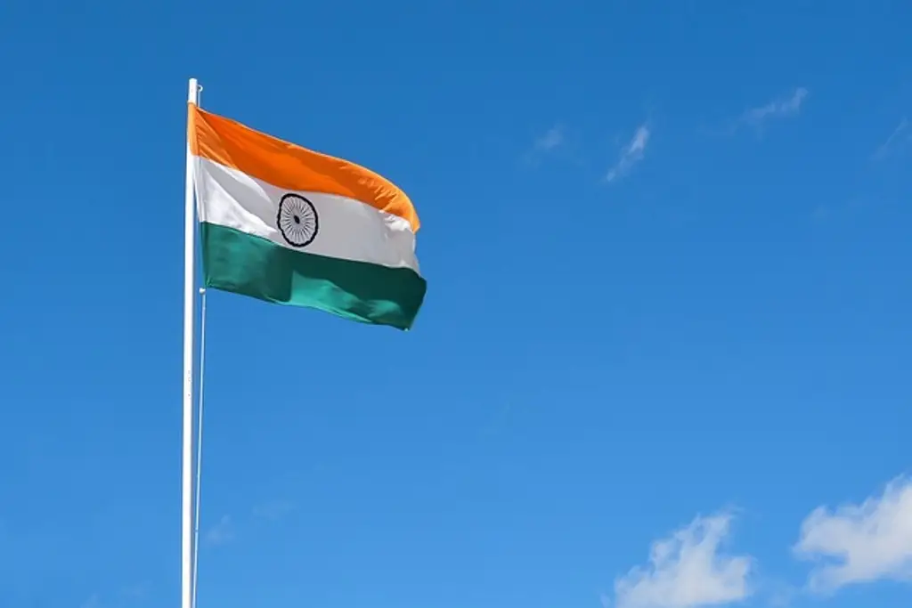 Imagen Entran en vigor aranceles adicionales de EU a la India por su compra de crudo ruso