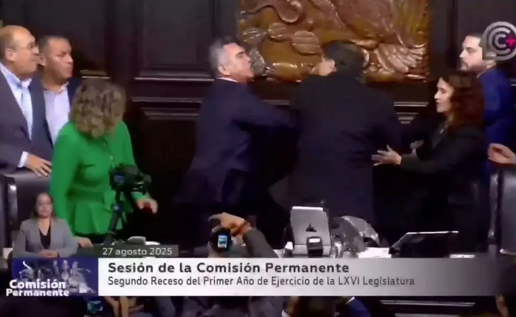 Imagen Noroña y Alito Moreno se agarran a golpes en última sesión de la Comisión Permanente (VIDEO)