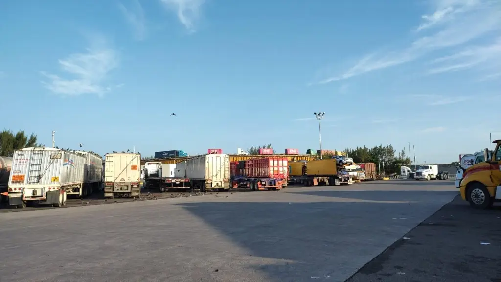 Imagen Transportistas se tardan más de 12 en entrar a Bahía Norte del puerto de Veracruz