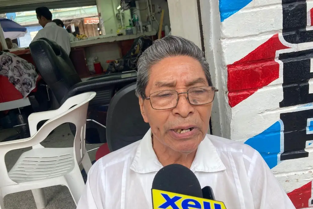 Imagen Peluquero espera aumento en servicios por regreso a clases en Veracruz