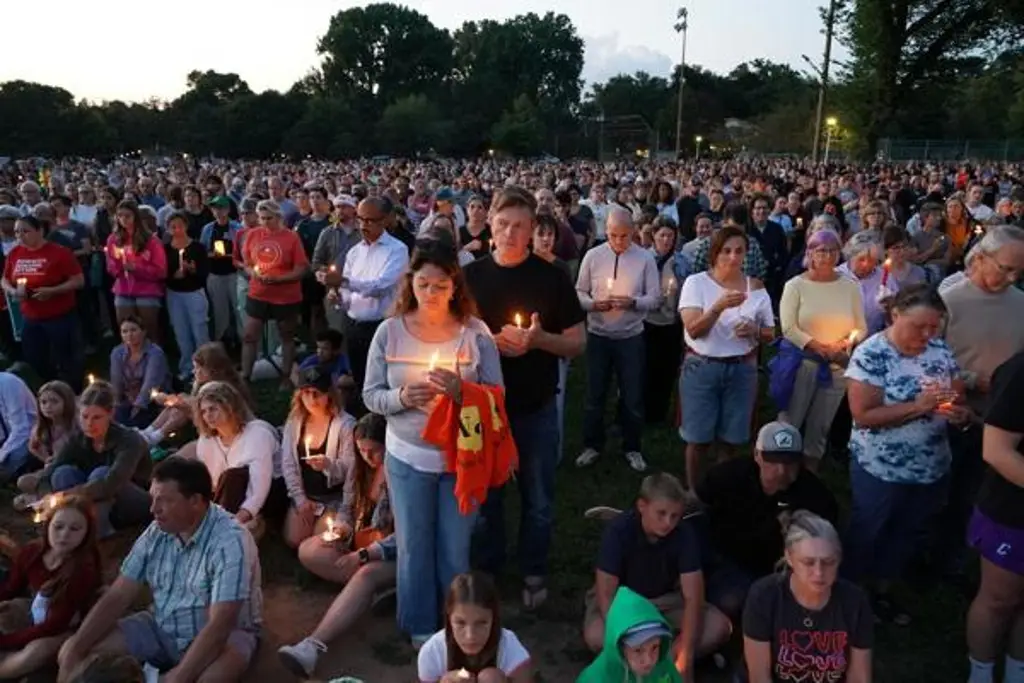 Imagen Investigan tiroteo en escuela de Minneapolis como 'crimen de odio' y 'terrorismo'