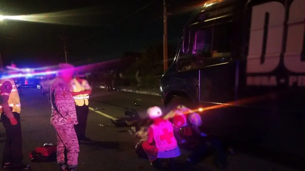 Imagen Deja dos motociclistas muertos fatal accidente en Veracruz; hay cierre vial