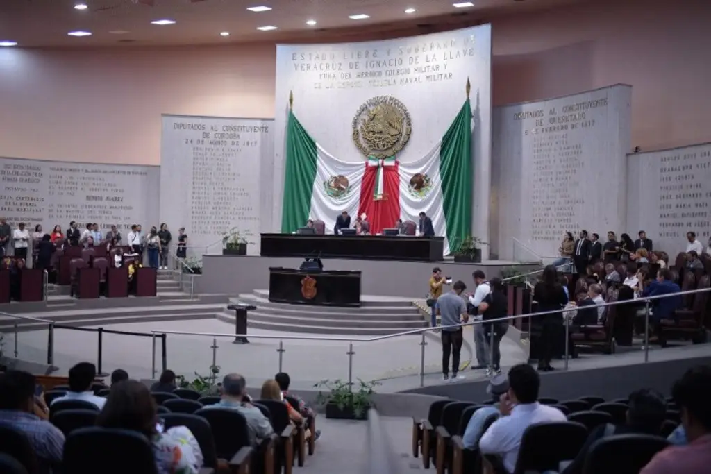 Imagen Edith Gómez, nueva presidenta del Congreso de Veracruz; Mesa Directiva se renueva 