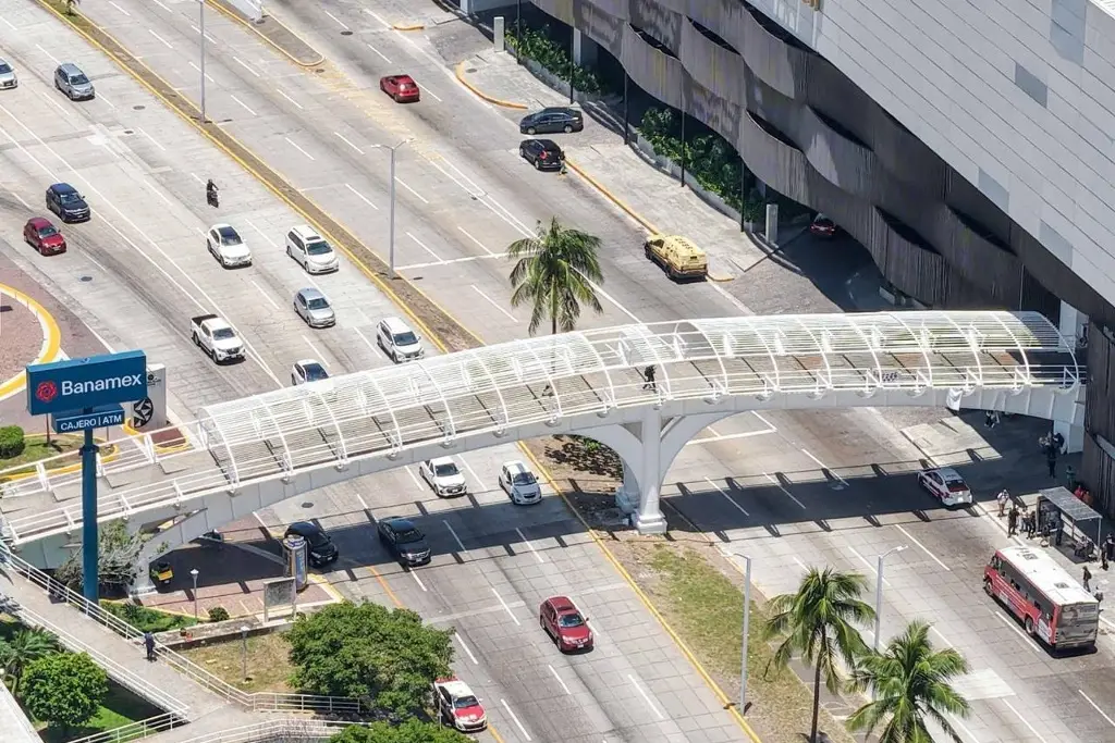 Imagen Concluyen trabajos de mantenimiento en Puente de la Amistad en Boca del Río
