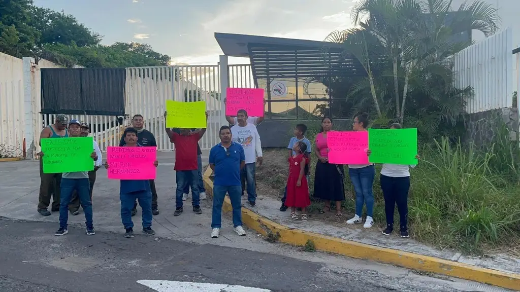 Imagen Exigen justicia afuera de ciudad judicial en Veracruz 