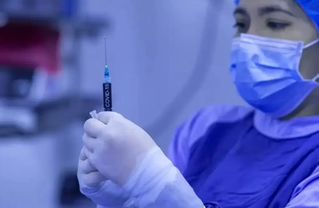 Imagen FDA aprueba nuevas vacunas anticovid pero las limita a población con riesgos de salud