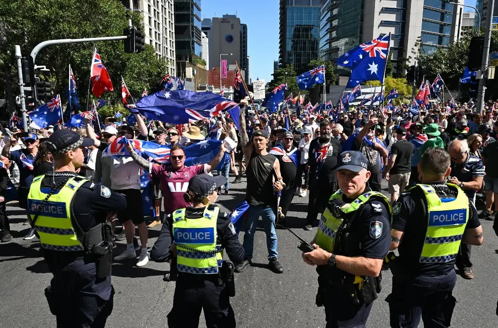 Imagen Gobierno de Australia califica de 'racistas' las marchas contra migración, las vincula a grupos neonazis