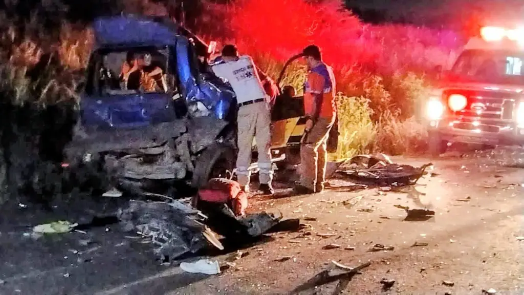 Imagen Muere una familia completa en fatal accidente; los impactó camioneta de lujo en Guanajuato
