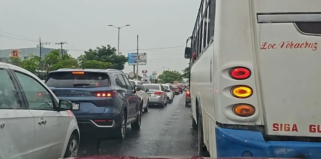 Imagen Caos vial en pleno regreso a clases en Veracruz