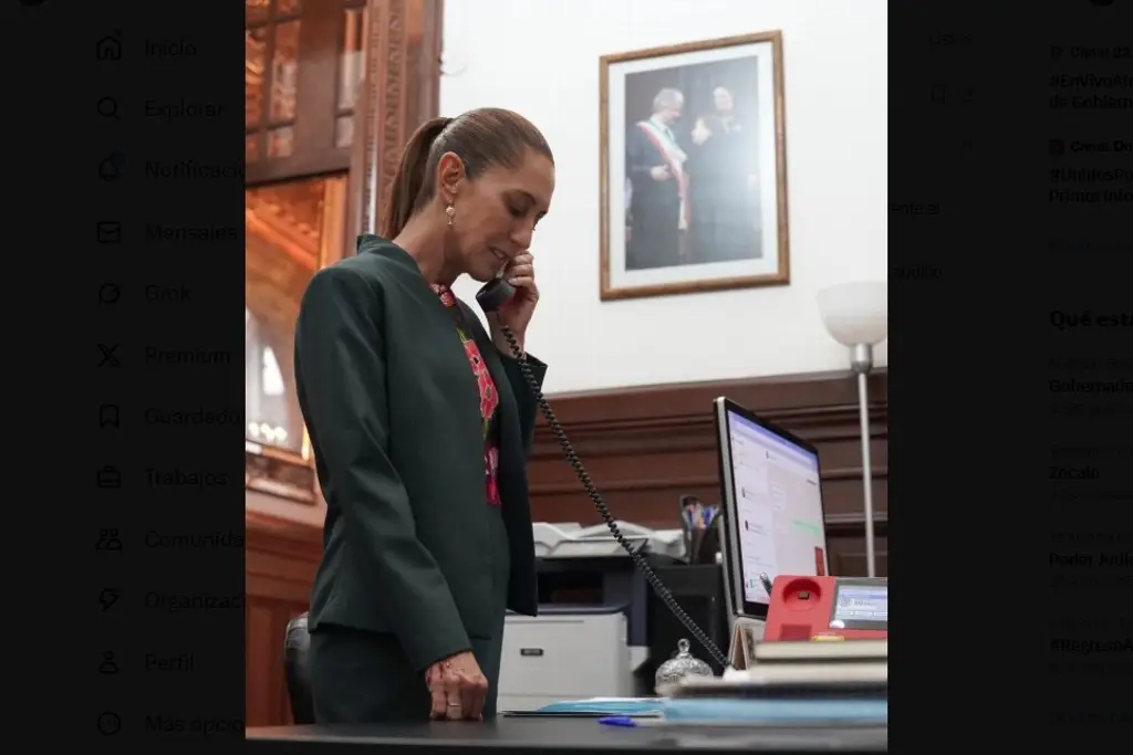 Imagen Previo a informe, Sheinbaum posa en llamada telefónica y con imagen de AMLO 