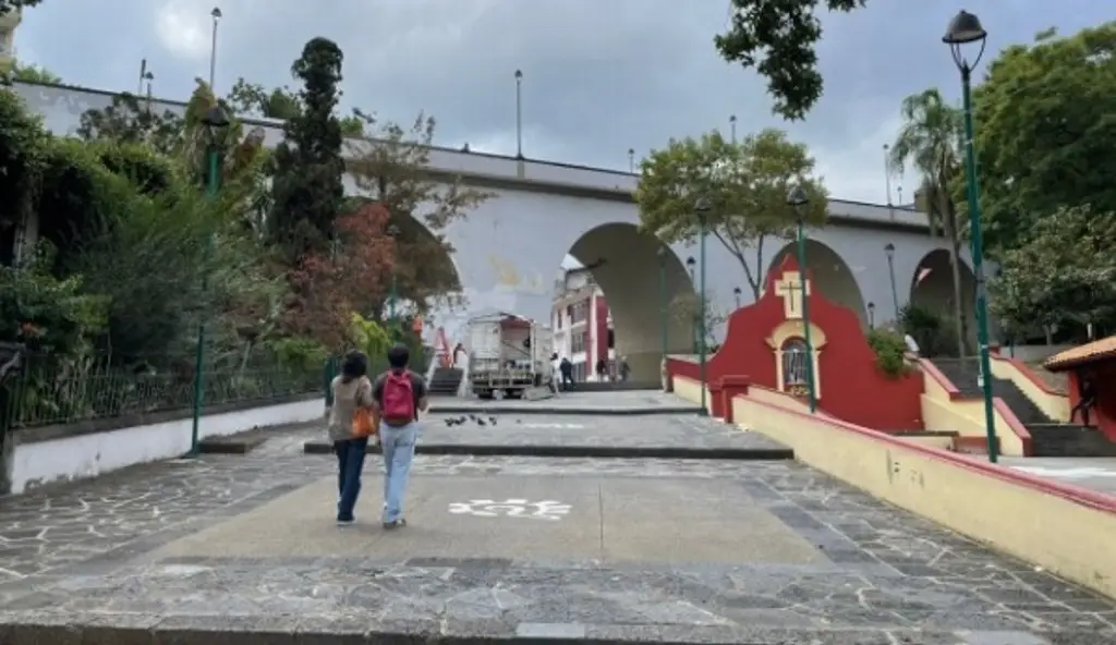 Imagen Analizan colocar malla de protección en puente de Xalapa, Veracruz 