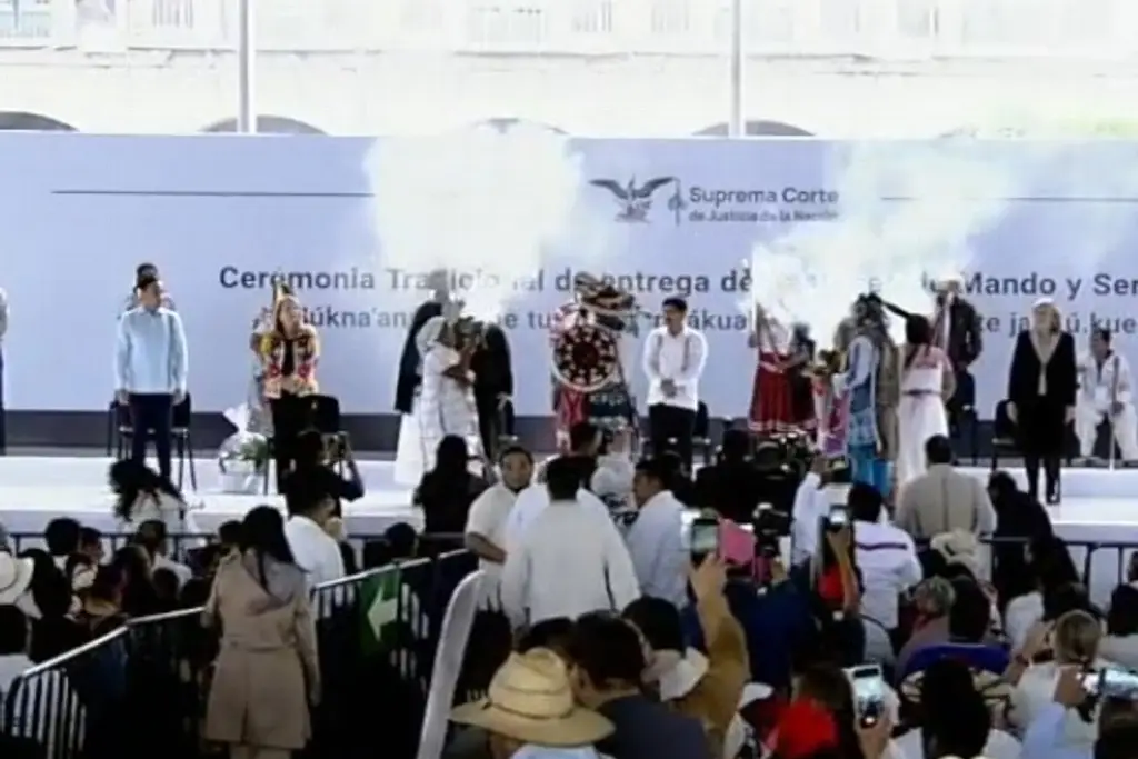 Imagen Entregan bastones de mando a ministros electos de la SCJN en Zócalo de CDMX