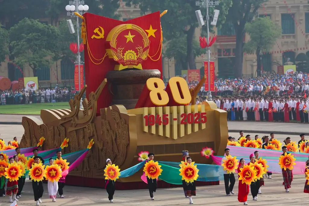 Imagen Vietnam luce músculo militar en su octogésimo Día Nacional