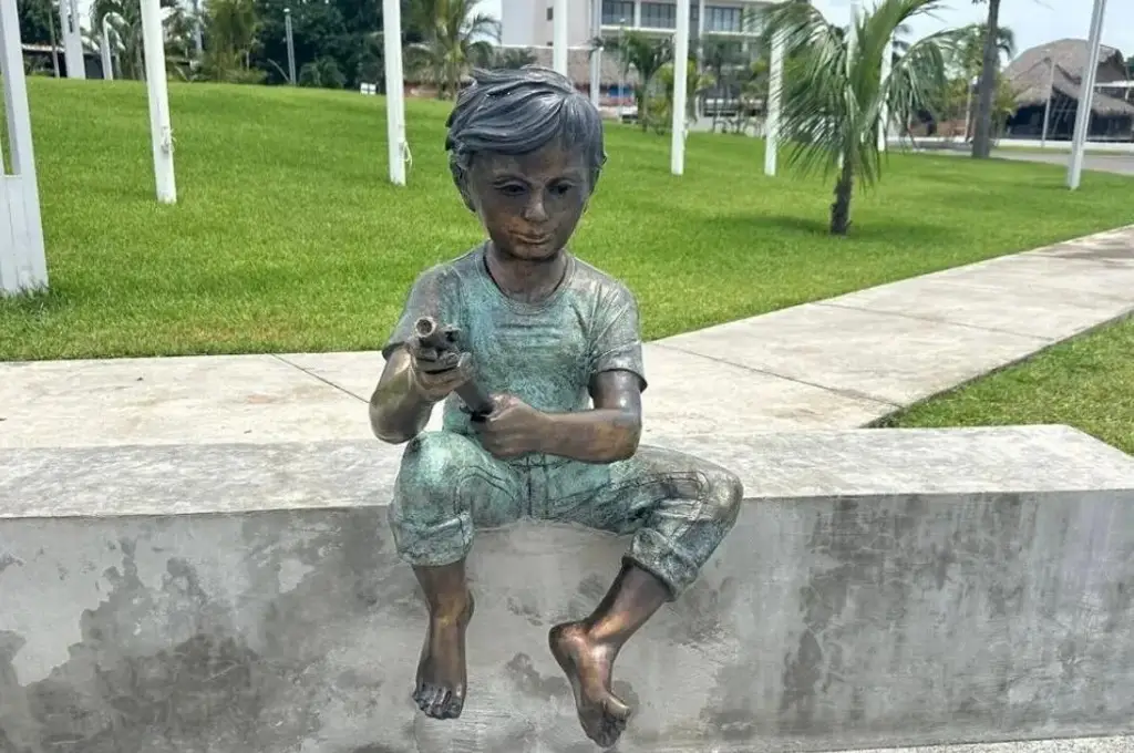 Imagen Colocan cámaras de seguridad en Plaza Banderas tras daño a escultura del Niño Pescador 