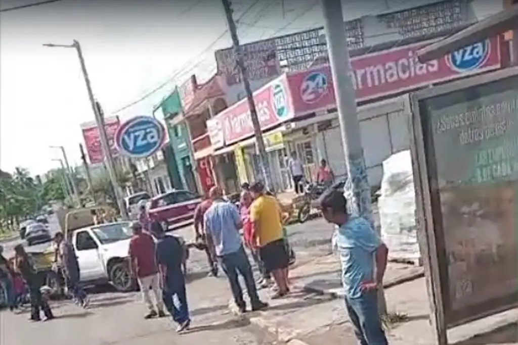 Imagen Un lesionado y crisis nerviosa por fuerte accidente: 'Camioneta quiso ganarme el paso' (+Video)