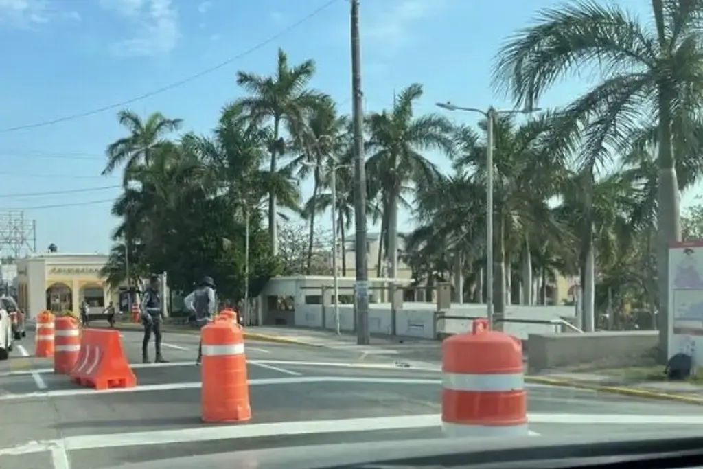 Imagen Anuncian cierre en Boca del Río por trabajos de red de drenaje. Precaución
