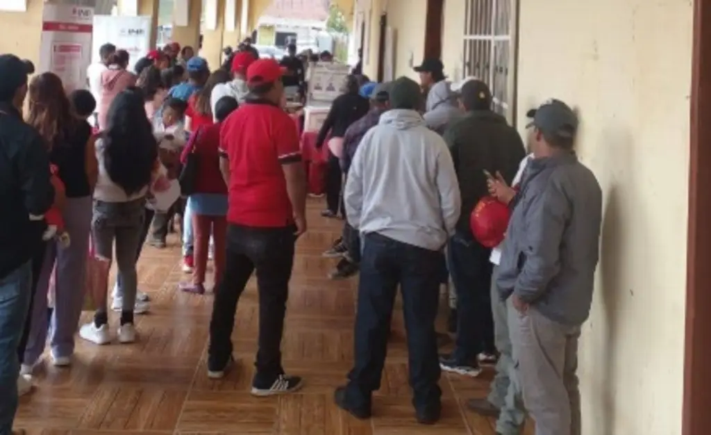 Imagen Pobladores toman Palacio Municipal de Ayahualulco, Veracruz; esto exigen 